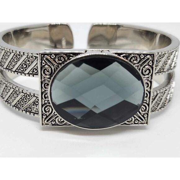 Wristwatch P.O.V Quartz T Locket Cuff Bracelet With Original Box New Battery - Picture 7 of 16